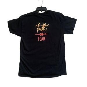Gildan Black Faith over Fear Holographic Graphic Short Sleeve T-shirt Sz Medium